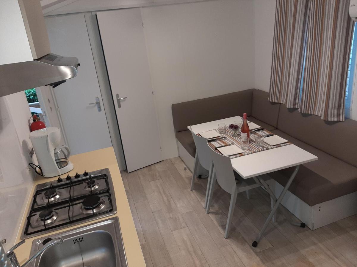 Mobilhome Dans Camping Les Sables D'Or Agde Esterno foto